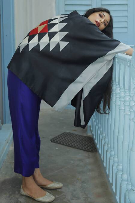 Aeshaane Black Silk Open Neck Geometric Hand Block Placement Print Kaftan at Aza Fashions Aeshaane_Black Silk Open Neck Geometric Hand Block Placement Print Kaftan _at_Aza_Fashions