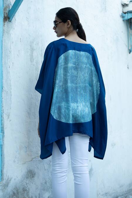 Buy Aeshaane White Silk Tie-dye Hand Block Print Kaftan Robe Online at Aza Fashions Buy_Aeshaane_White Silk Tie-dye Hand Block Print Kaftan Robe _Online_at_Aza_Fashions