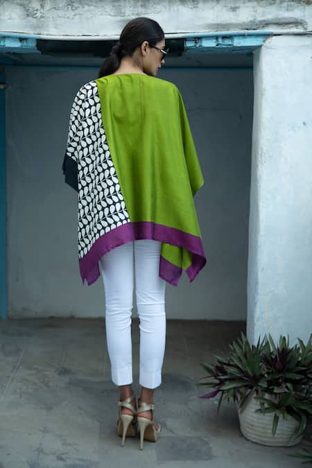 Shop Aeshaane Green Silk Leaf Block Print Kaftan Robe at Aza Fashions Shop_Aeshaane_Green Silk Leaf Block Print Kaftan Robe _at_Aza_Fashions