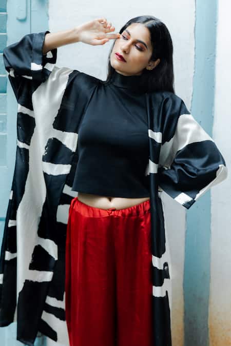 Buy_Aeshaane_Black Silk Open Neck Checkered Print Duster Jacket _Online_at_Aza_Fashions