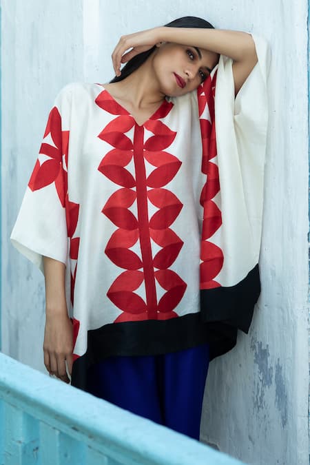 Aeshaane_White Silk V-neck Heart Print Short Kaftan _Online_at_Aza_Fashions