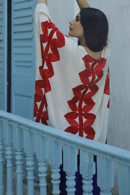 Aeshaane_White Silk V-neck Heart Print Short Kaftan _at_Aza_Fashions