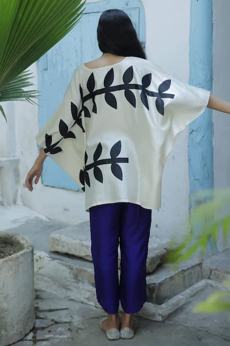 Shop Aeshaane White Silk V-neck Placed Foliage Print Short Kaftan at Aza Fashions Shop_Aeshaane_White Silk V-neck Placed Foliage Print Short Kaftan _at_Aza_Fashions