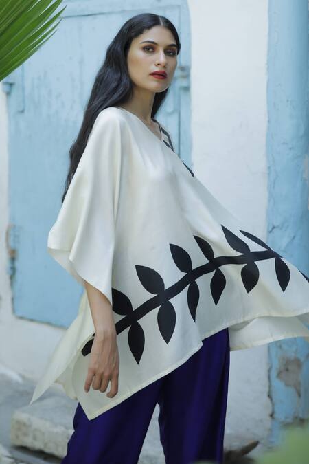 Aeshaane White Silk V-neck Placed Foliage Print Short Kaftan Online at Aza Fashions Aeshaane_White Silk V-neck Placed Foliage Print Short Kaftan _Online_at_Aza_Fashions