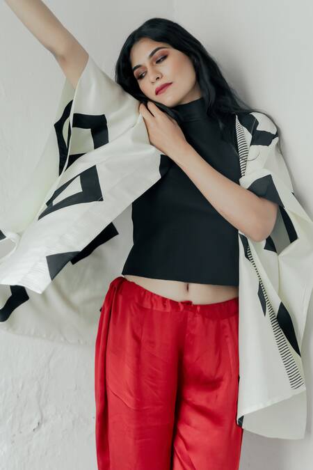 Buy_Aeshaane_White Silk Geometric Print Kaftan Robe _Online_at_Aza_Fashions