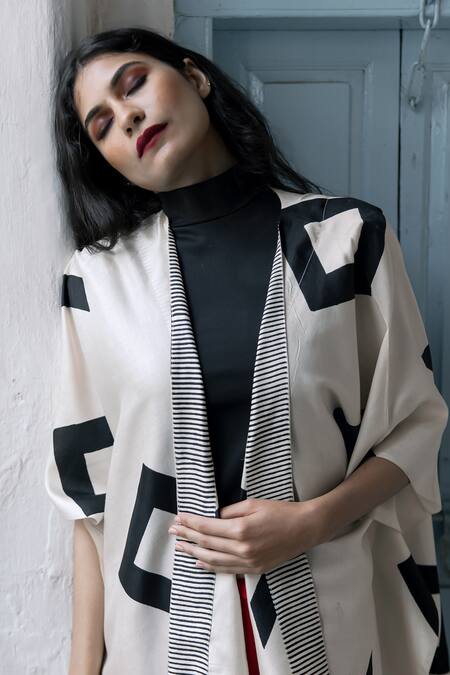 Aeshaane_White Silk Geometric Print Kaftan Robe _at_Aza_Fashions