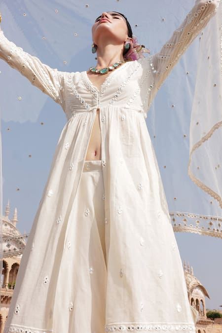 Buy_Preevin_Off White Cotton, Tulle Mirrors, Embroidery Plunge Neck Bahar Kurta Lehenga Set _Online_at_Aza_Fashions
