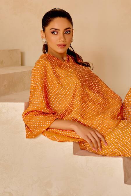 Buy_Twenty Nine_Orange Gabardine Embroidery V-neck Bandhani Cape Top 