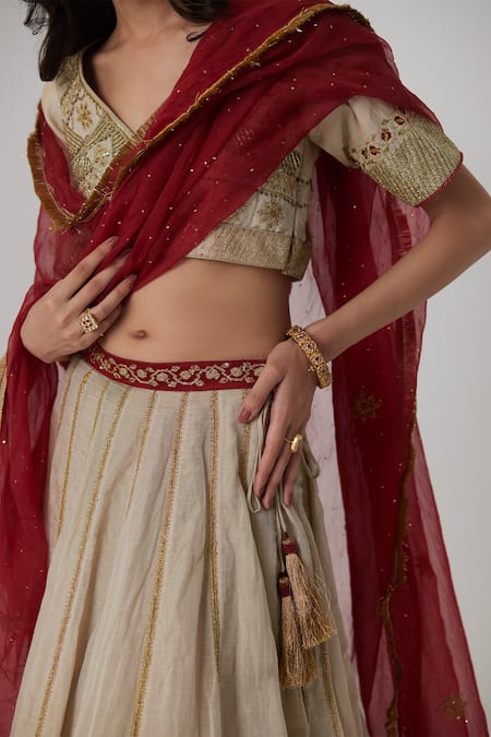 Buy Rhua Gold Silk, Organza Zari, Embroidery, Kashvi Fleur Aari Zardozi Lehenga Set Buy_Rhua_Gold Silk, Organza Zari, Embroidery, Kashvi Fleur Aari Zardozi Lehenga Set