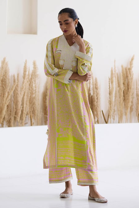Inej_Yellow Cotton, Silk Sequins, Metallic Thread V-neck Printed Kurta And Palazzo Set _Online_at_Aza_Fashions