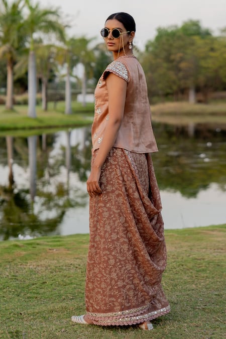 Nikita Vishakha Beige Tissue Embroidery, Floral Jaal Work Pre-draped Saree With Kurta Blouse Online at Aza Fashions Nikita Vishakha_Beige Tissue Embroidery, Floral Jaal Work Pre-draped Saree With Kurta Blouse _Online_at_Aza_Fashions