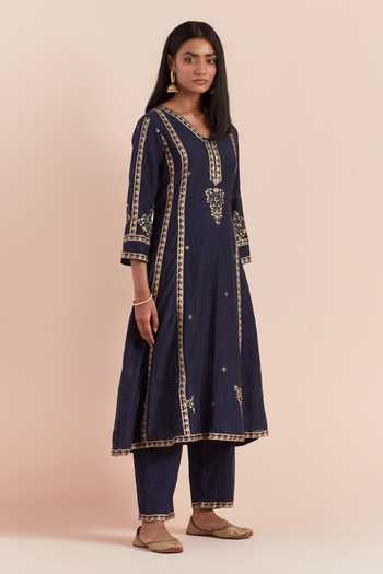 Buy_Priya Chaudhary_Blue Chanderi Embroidery V-neck Printed Kurta Pant Set _Online_at_Aza_Fashions