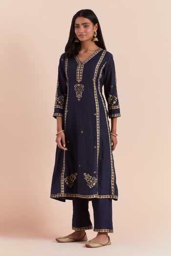 Shop_Priya Chaudhary_Blue Chanderi Embroidery V-neck Printed Kurta Pant Set _Online_at_Aza_Fashions