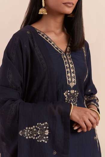 Buy_Priya Chaudhary_Blue Chanderi Embroidery V-neck Printed Kurta Pant Set 