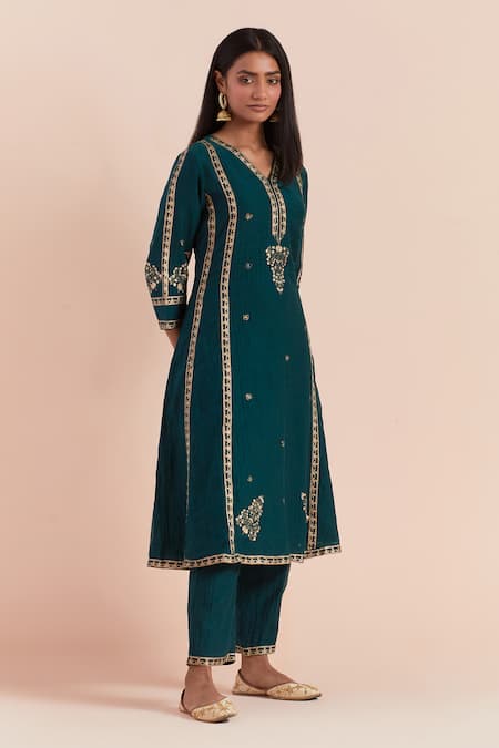 Buy Priya Chaudhary Green Chanderi Embroidery V-neck Floral Print Kurta Set Online at Aza Fashions Buy_Priya Chaudhary_Green Chanderi Embroidery V-neck Floral Print Kurta Set _Online_at_Aza_Fashions