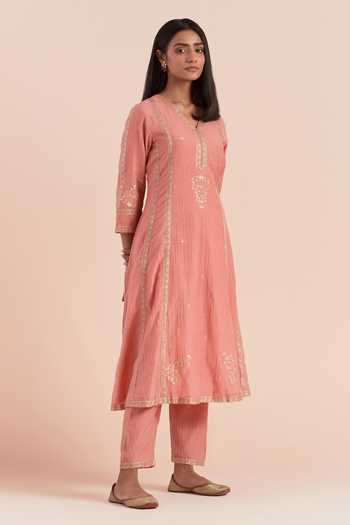 Priya Chaudhary_Peach Chanderi Embroidery V-neck Floral Block Print Kurta And Pant Set _Online_at_Aza_Fashions