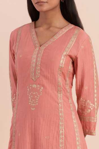 Buy_Priya Chaudhary_Peach Chanderi Embroidery V-neck Floral Block Print Kurta And Pant Set _Online_at_Aza_Fashions