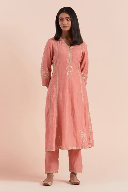 Priya Chaudhary Peach Chanderi V-neck Floral Block Print Kurta Pant Set Online at Aza Fashions Priya Chaudhary_Peach Chanderi V-neck Floral Block Print Kurta Pant Set _Online_at_Aza_Fashions