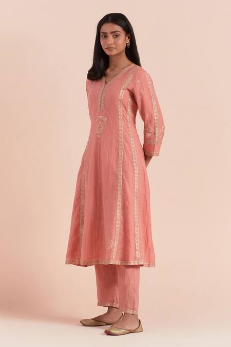 Shop Priya Chaudhary Peach Chanderi V-neck Floral Block Print Kurta Pant Set Online at Aza Fashions Shop_Priya Chaudhary_Peach Chanderi V-neck Floral Block Print Kurta Pant Set _Online_at_Aza_Fashions