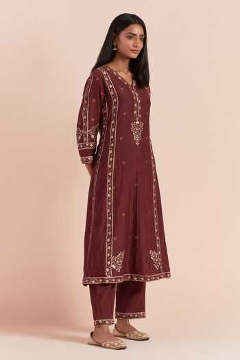 Buy_Priya Chaudhary_Red Chanderi, Cotton Embroidery V-neck Flower Print Kurta Pant Set _Online_at_Aza_Fashions