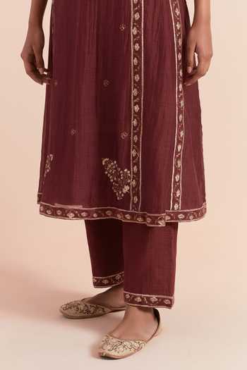 Priya Chaudhary_Red Chanderi, Cotton Embroidery V-neck Flower Print Kurta Pant Set _at_Aza_Fashions