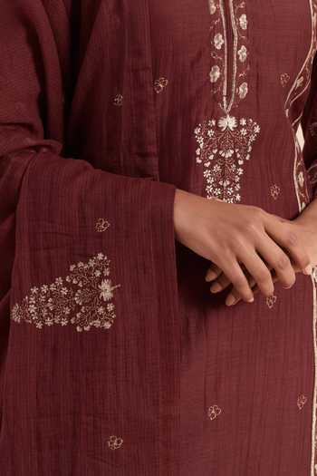 Buy_Priya Chaudhary_Red Chanderi, Cotton Embroidery V-neck Flower Print Kurta Pant Set 