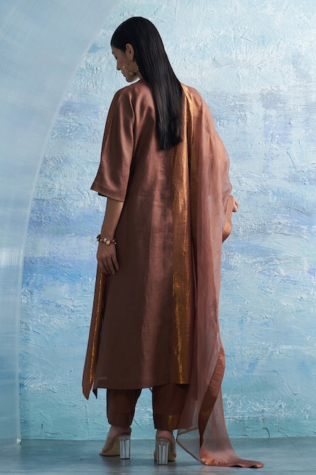 Shop Charkhee Brown Linen, Cotton Satin, Organza V-neck Linear Woven Kurta Pant Set at Aza Fashions Shop_Charkhee_Brown Linen, Cotton Satin, Organza V-neck Linear Woven Kurta Pant Set _at_Aza_Fashions