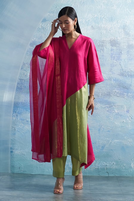 Charkhee Colorblock Linear Woven Kurta Set 