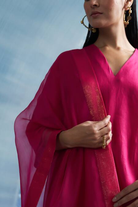 Buy Charkhee Fuchsia Linen, Organza, Cotton Satin V-neck Colorblock Linear Woven Kurta Set Online at Aza Fashions Buy_Charkhee_Fuchsia Linen, Organza, Cotton Satin V-neck Colorblock Linear Woven Kurta Set _Online_at_Aza_Fashions