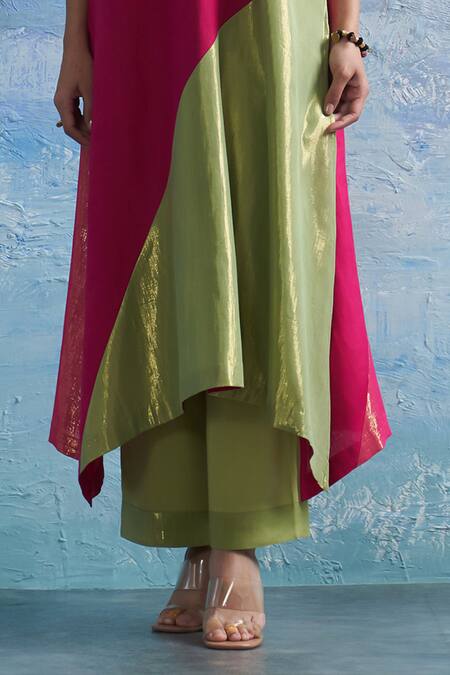 Charkhee Fuchsia Linen, Organza, Cotton Satin V-neck Colorblock Linear Woven Kurta Set at Aza Fashions Charkhee_Fuchsia Linen, Organza, Cotton Satin V-neck Colorblock Linear Woven Kurta Set _at_Aza_Fashions