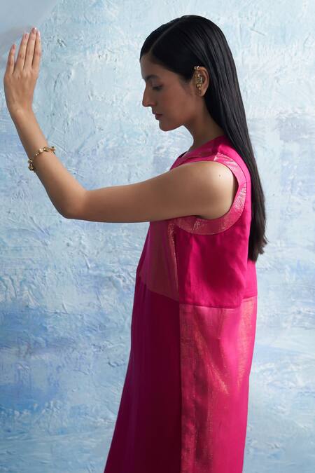 Charkhee Fuchsia Linen, Cotton Satin, Organza Round Neck Stripe Placement Woven Kurta Set at Aza Fashions Charkhee_Fuchsia Linen, Cotton Satin, Organza Round Neck Stripe Placement Woven Kurta Set _at_Aza_Fashions