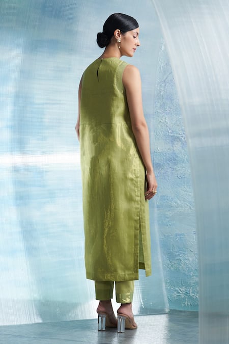 Shop Charkhee Green Linen, Cotton Satin, Organza Round Neck Linear Placement Woven Kurta Set at Aza Fashions Shop_Charkhee_Green Linen, Cotton Satin, Organza Round Neck Linear Placement Woven Kurta Set _at_Aza_Fashions