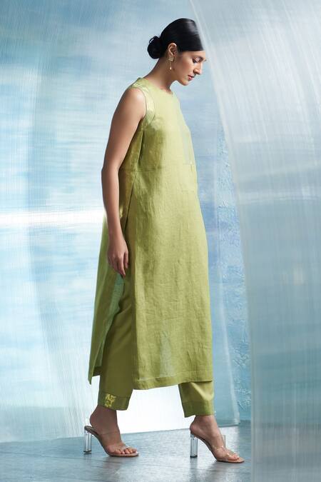 Shop Charkhee Green Linen, Cotton Satin, Organza Round Neck Linear Placement Woven Kurta Set Online at Aza Fashions Shop_Charkhee_Green Linen, Cotton Satin, Organza Round Neck Linear Placement Woven Kurta Set _Online_at_Aza_Fashions