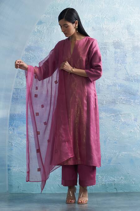 Charkhee_Pink Linen, Organza, Cotton Satin Split V-neck Woven Kurta Set With Dupatta _Online_at_Aza_Fashions