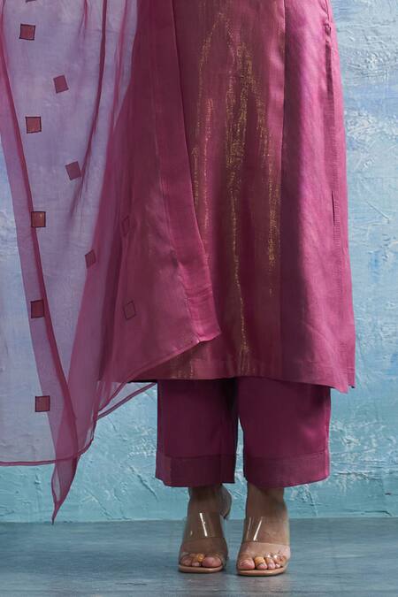 Buy_Charkhee_Pink Linen, Organza, Cotton Satin Split V-neck Woven Kurta Set With Dupatta _Online_at_Aza_Fashions