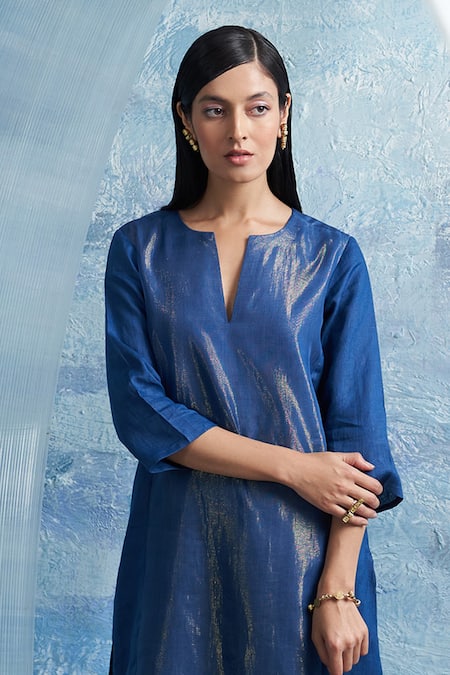 Charkhee_Blue Linen, Cotton Satin, Organza Split V-neck Kurta Set With Woven Dupatta _Online_at_Aza_Fashions