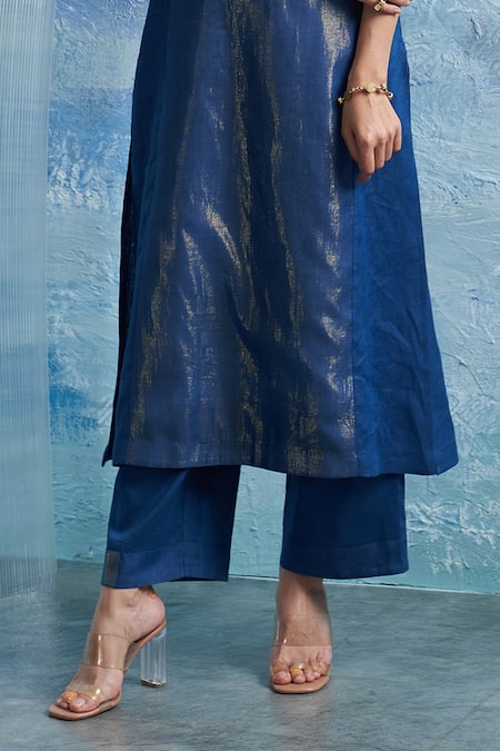 Buy_Charkhee_Blue Linen, Cotton Satin, Organza Split V-neck Kurta Set With Woven Dupatta _Online_at_Aza_Fashions