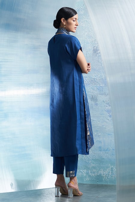 Shop Charkhee Blue Linen, Cotton Satin High Neck Woven Neckline Scarf Kurta And Pant Set at Aza Fashions Shop_Charkhee_Blue Linen, Cotton Satin High Neck Woven Neckline Scarf Kurta And Pant Set _at_Aza_Fashions