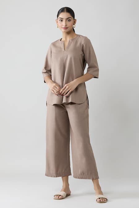 Samyukta Singhania Grey Cotton Slub Solid Notched Front Inverted Pleated Top And Pant Co-ord Set 