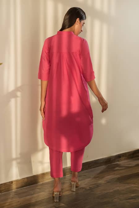 Shop Merakus Pink Cotton Collared Curved Hem Plain Tunic And Pant Set at Aza Fashions Shop_Merakus_Pink Cotton Collared Curved Hem Plain Tunic And Pant Set _at_Aza_Fashions