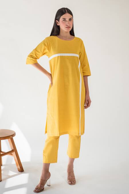 Merakus_Yellow Cotton Applique Round Neck Contrast Kurta Pant Set _Online_at_Aza_Fashions