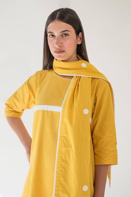 Buy_Merakus_Yellow Cotton Applique Round Neck Contrast Kurta Pant Set _Online_at_Aza_Fashions