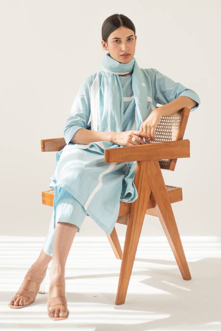 Buy Merakus Blue Cotton Applique Round Neck Kurta Pant Set Online at Aza Fashions Buy_Merakus_Blue Cotton Applique Round Neck Kurta Pant Set _Online_at_Aza_Fashions