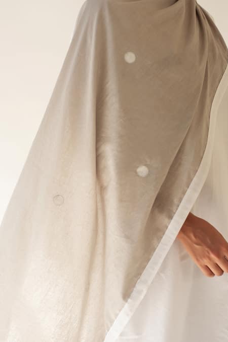 Buy_Merakus_White Cotton Applique Round Neck Kurta Set With Contrast Stole _Online_at_Aza_Fashions