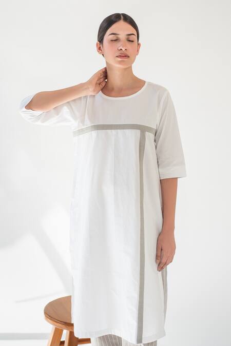 Merakus_White Cotton Applique Round Neck Striped Kurta With Pant _Online_at_Aza_Fashions