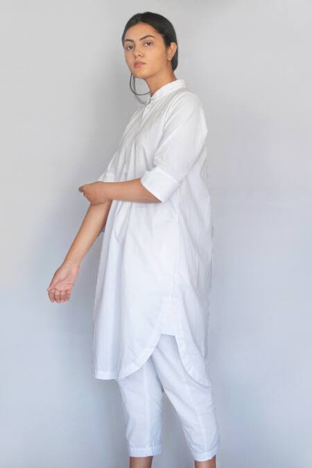 Merakus White Cotton Collared Solid Tunic With Pant Online at Aza Fashions Merakus_White Cotton Collared Solid Tunic With Pant _Online_at_Aza_Fashions