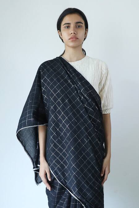 Merakus_Black Cotton Chequered Zari Pattern Saree  _Online_at_Aza_Fashions