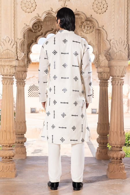 Preevin Geometric Fleur Mirror Embroidered Kurta Set 