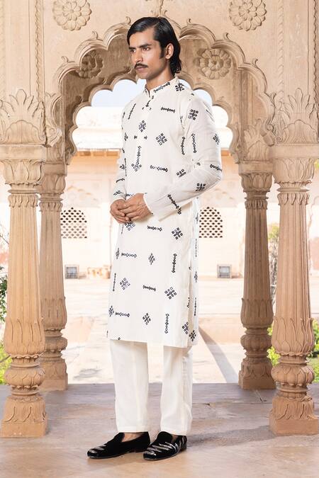 Buy_Preevin_Black Cotton Mirrors, Embroidery Geometric Fleur Kurta Set _Online_at_Aza_Fashions