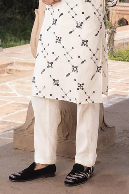 Buy_Preevin_Black Cotton Mirrors, Embroidery Helix Bloom Kurta Set _Online_at_Aza_Fashions